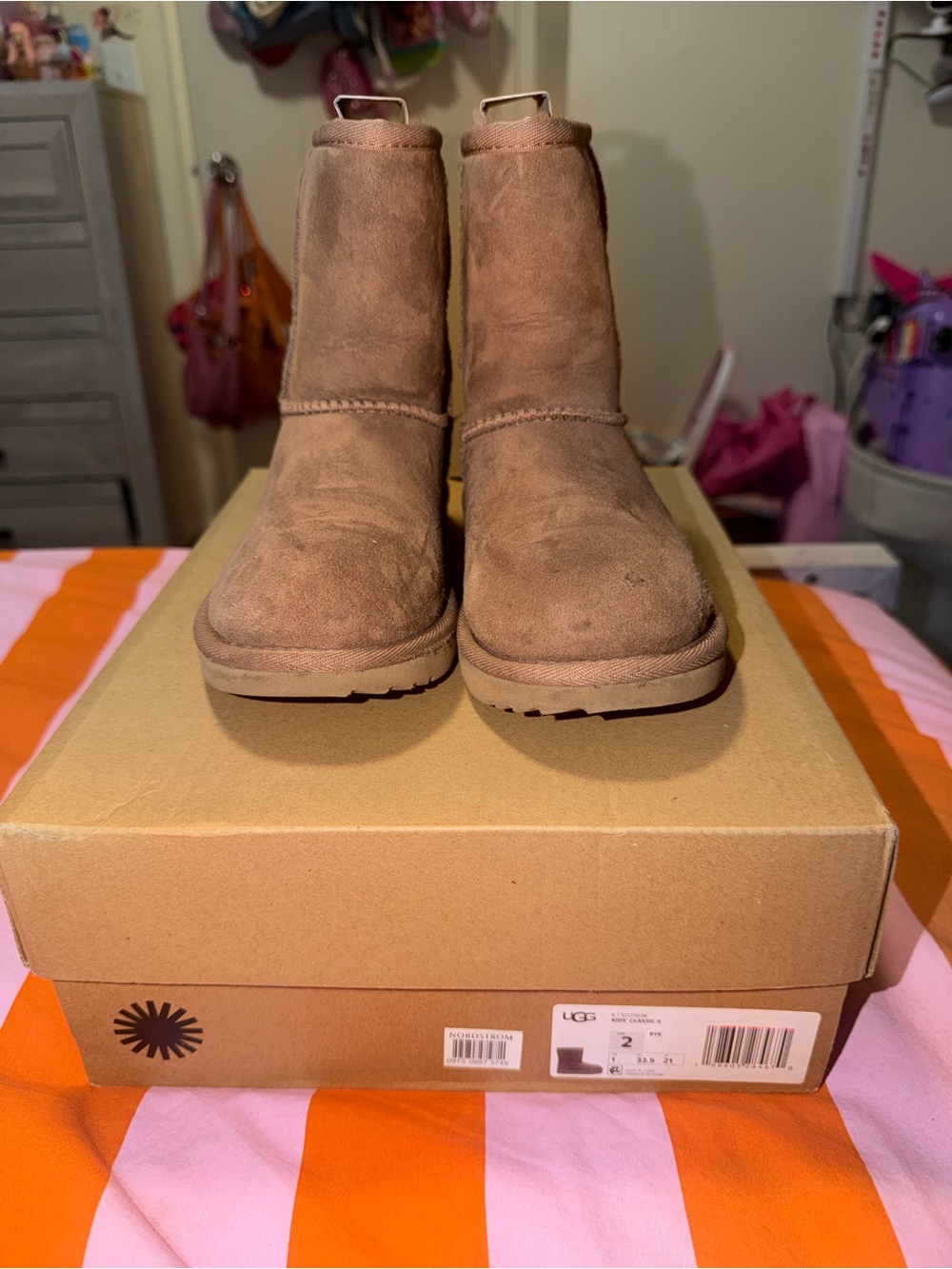UGG Kids Short Suede Boots in Chestnut/ light brown